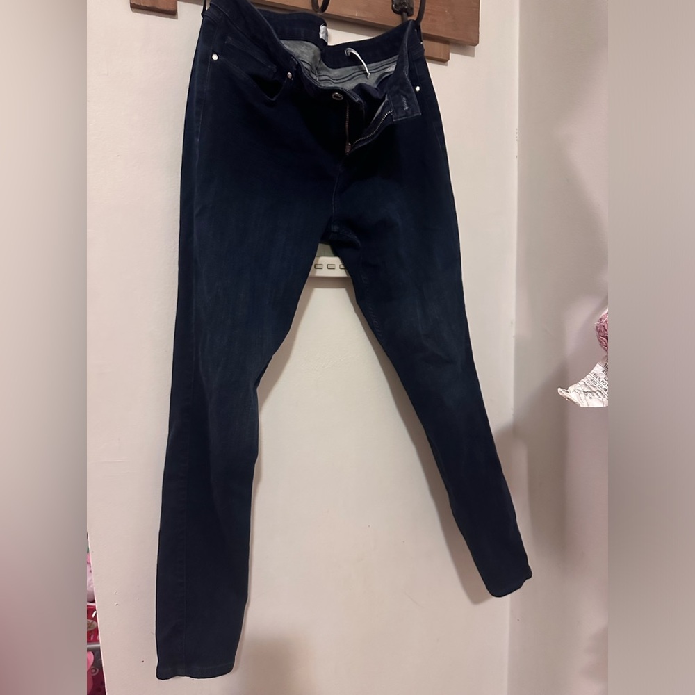 Iike new guess jeans